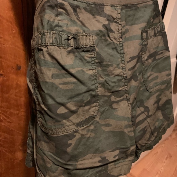 A New Approach Camouflaged Shorts - Picture 10 of 13